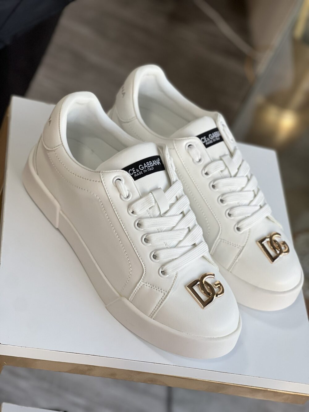 DG tenis con logo dorado - Image 3
